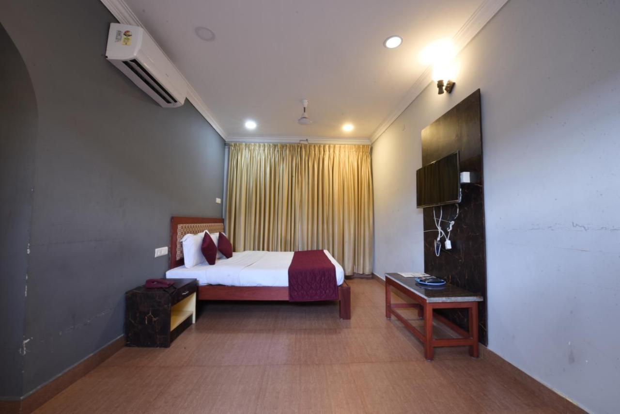 King Park Hotel Pondicherry Exterior photo