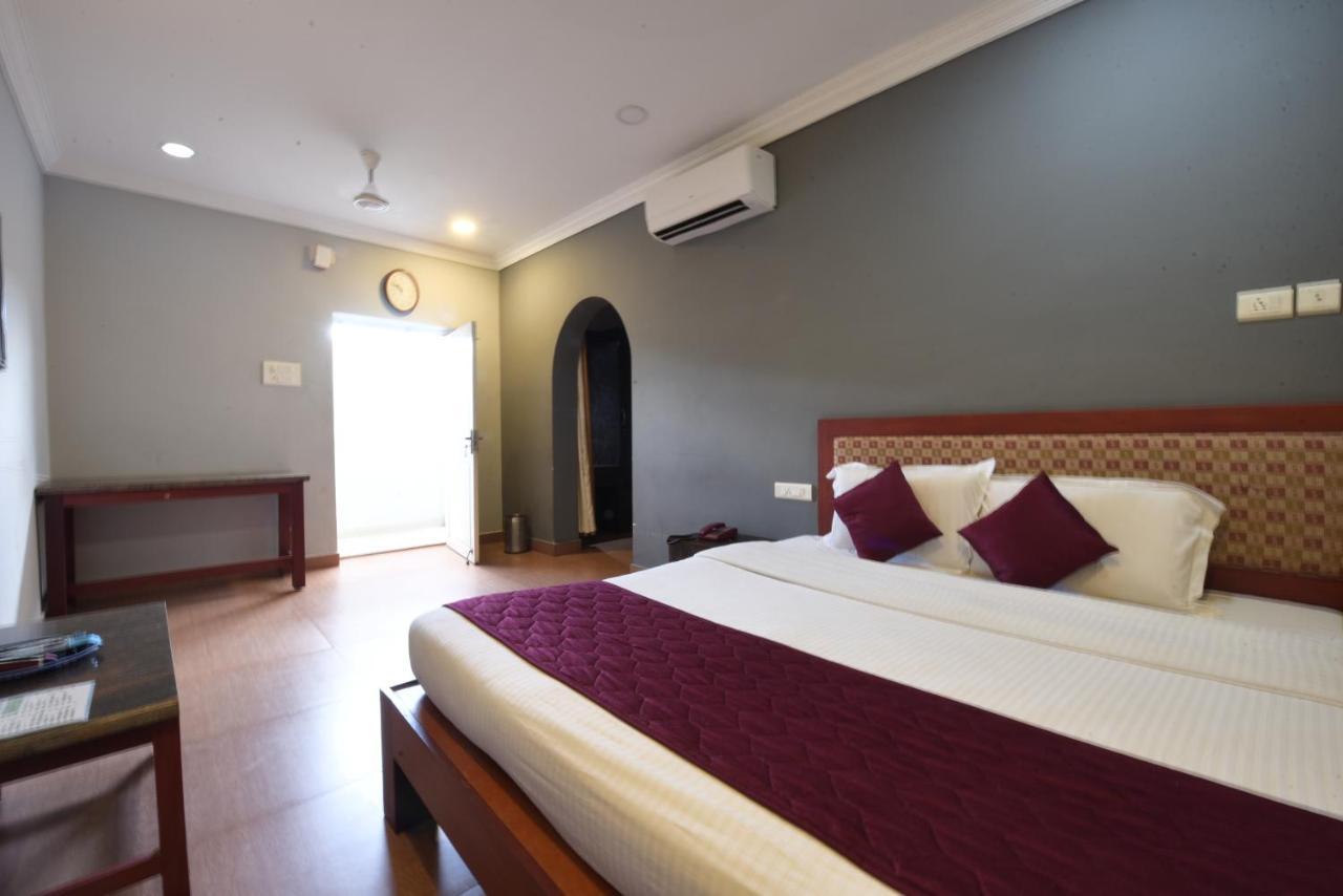 King Park Hotel Pondicherry Exterior photo