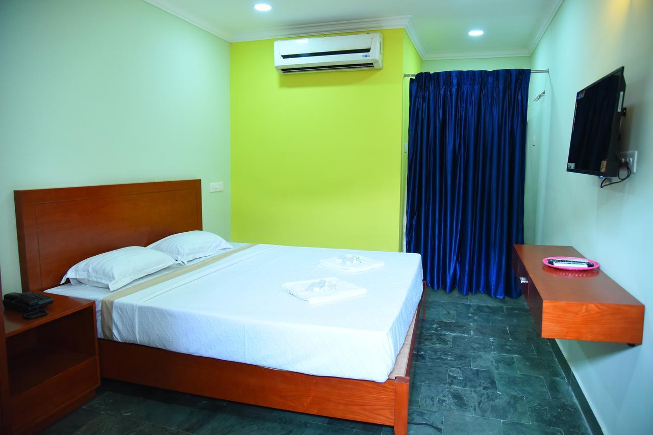 King Park Hotel Pondicherry Exterior photo